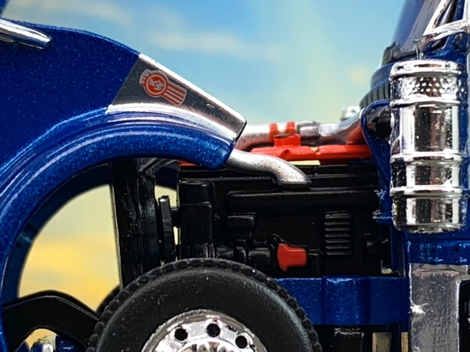 1/64 DCP KENWORTH W900L W/ 72" AEROCAB & WALKER QUAD AXLE MILK TANKER - Image 3 of 4