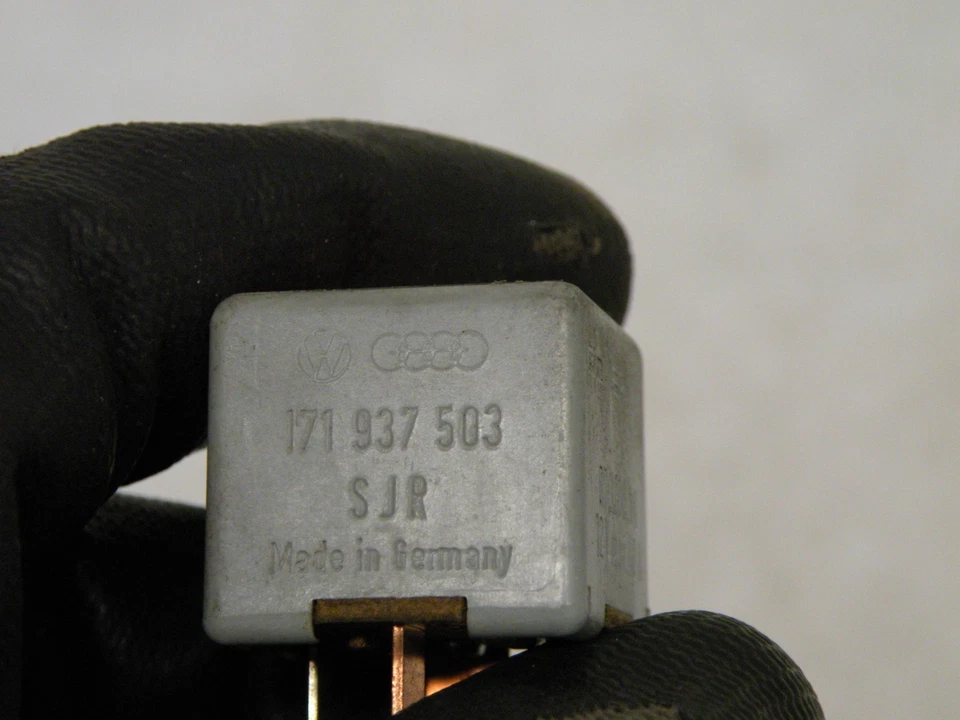 Relè multiuso VW Santana 1982 LHD 171937503 - Immagine 4 di 4