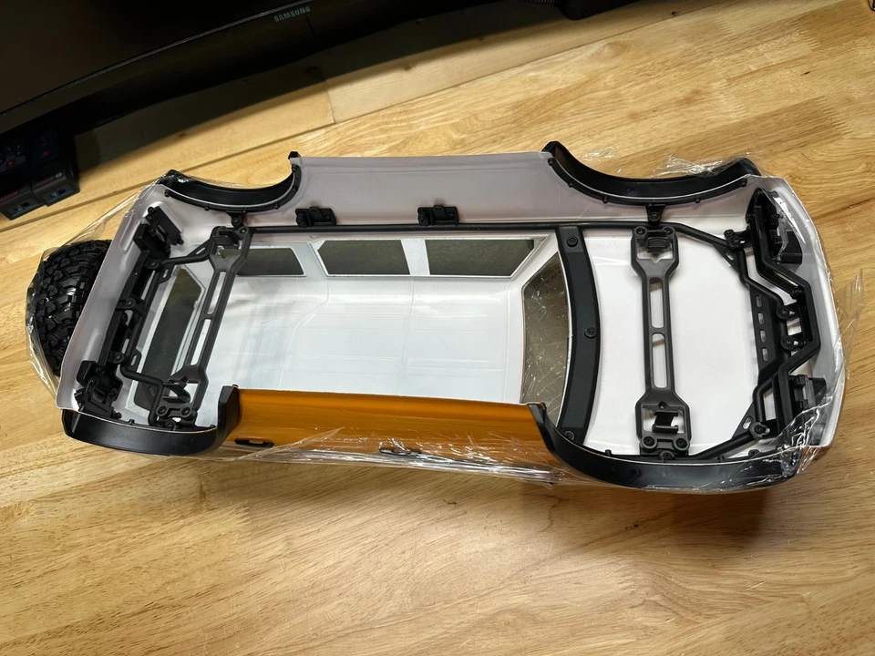 NEW! OEM Traxxas TRX-4 1/10 Ford Bronco 2021 Yellow Body Mounts Latch Spare Tire - Image 2 of 2