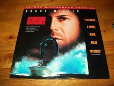 STRIKING DISTANCE Laserdisc LD WIDESCREEN EXCELLENT CONDITION RARE BRUCE WILLIS