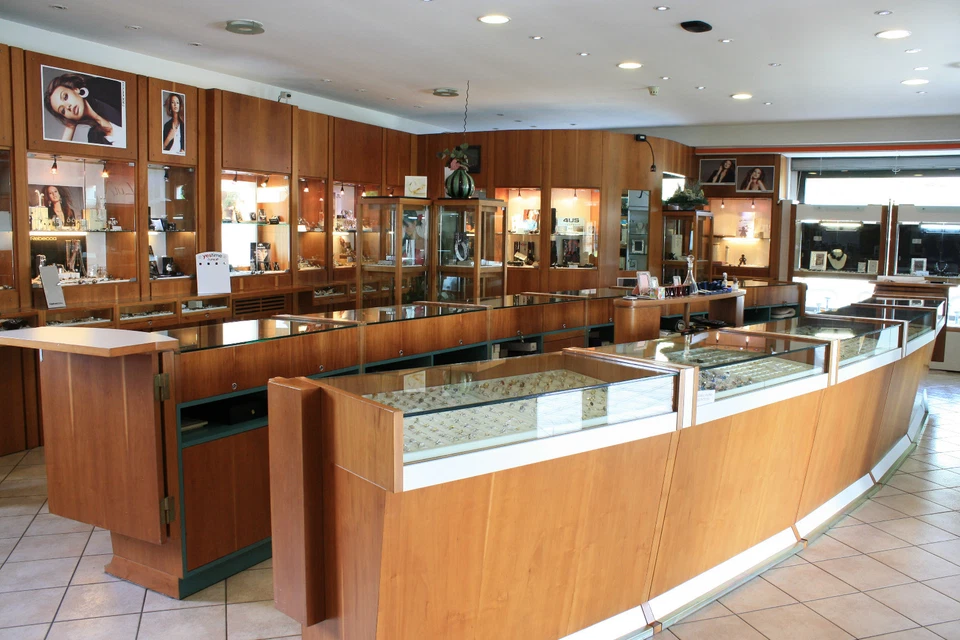 PULSERA ORO AMARILLO 18K, 4mm ESMERALDA VERDE Y BOLAS BLANCAS FACETADAS 3mm, 7.5" Foto 4 de 4