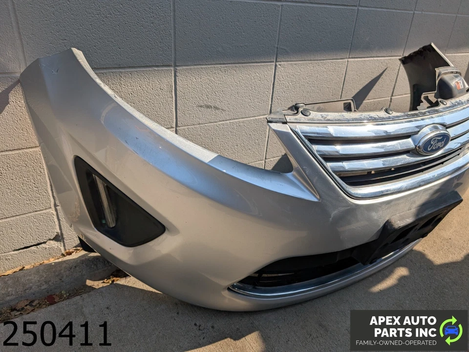 *LOCAL PICKUP* OEM 2011-2013 Ford Fiesta Front Bumper Assembly Foto 2 de 4