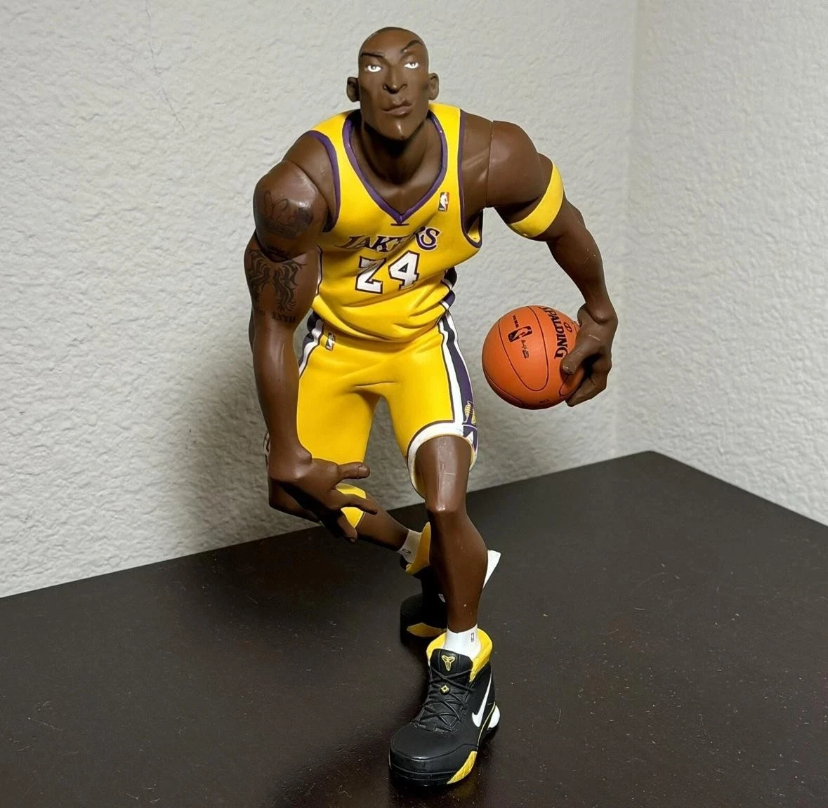 Action Figure Kobe Bryant: LA Lakers #24 NBA Real Masterpiece Escala 1