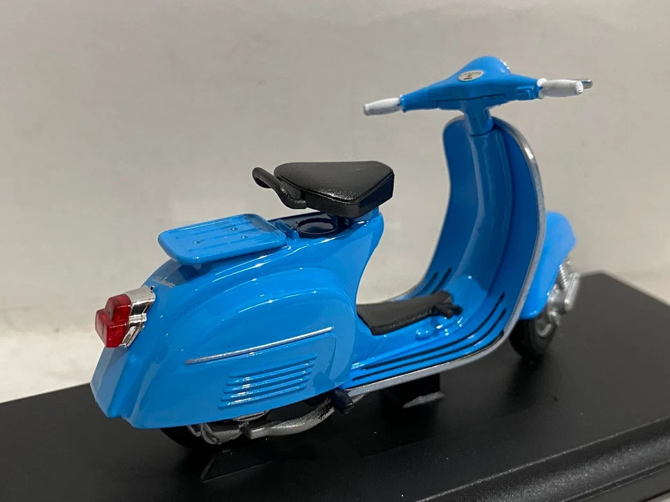 1:18 Vespa 150 cc Welly Legendary bikes Diecast Motocicleta - Imagen 4 de 4