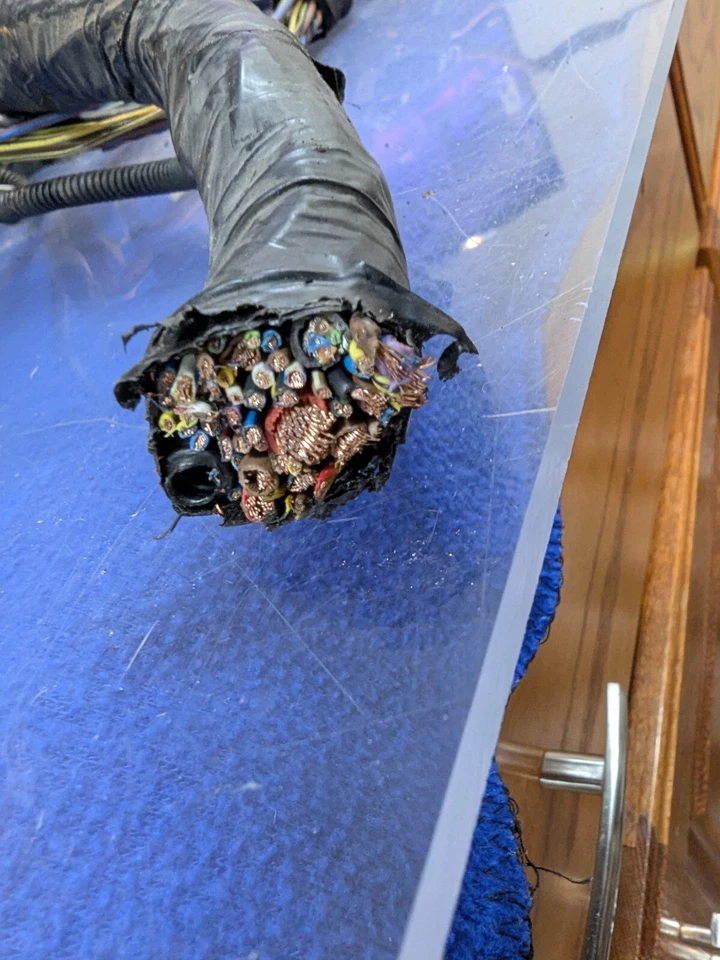 cut BMW X5 X6 front left bumper headlight wheel well wiring harness connectors - Image 2 of 4