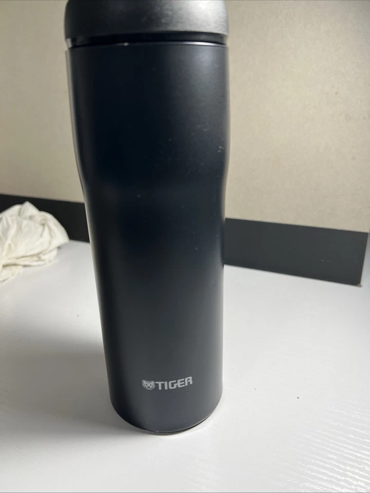 Botella Tiger Mag modelo turístico MJA - B048AN alfombrilla azul marino hecha en Japón. Foto 2 de 4