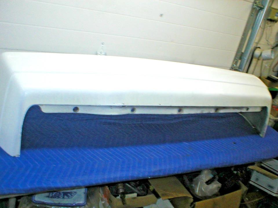 Cubierta de parachoques trasero Chevrolet Camaro 1984 85 86 87 BP0428 Sport Coupé Berilnetta GM Foto 4 de 4