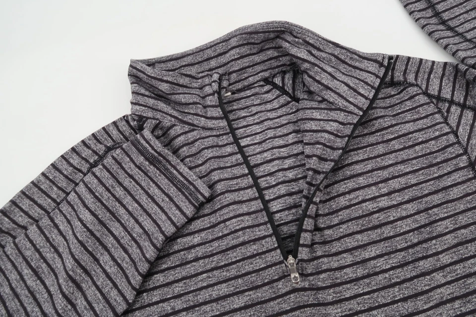 Pullover Lululemon Para Hombres Mediano Surge Cálido 1/2 Cremallera Rendimiento Negro Gris Rayas Foto 3 de 4