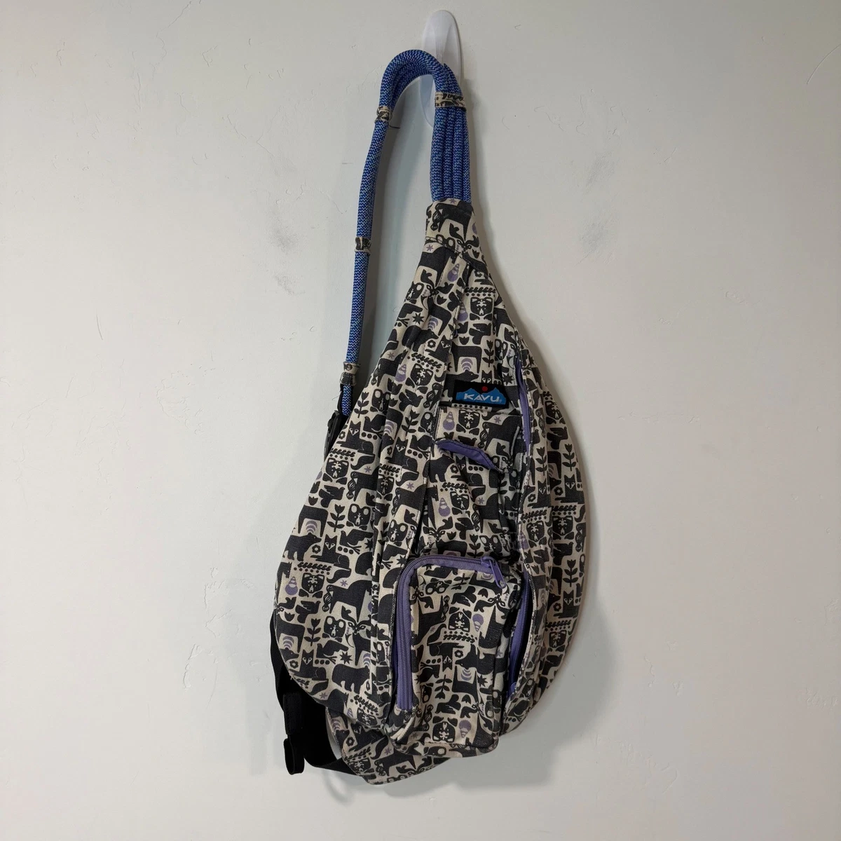 KAVU Womens Rope Bag Sling Backpack Bag OS Black White Animal Print Canvas Kavu Animal Print Rope Sling Storage Hiking Camping Workout  main image 4