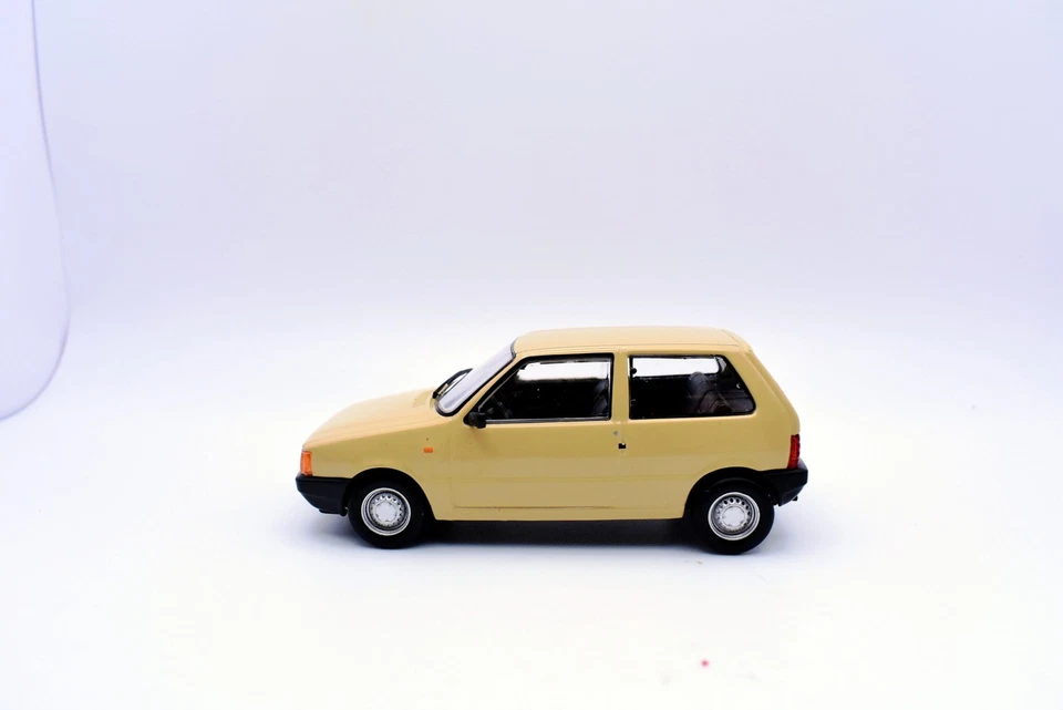 Modellino auto scala 1:43 Fiat UNO diecast modellismo statico da collezione - Immagine 4 di 4