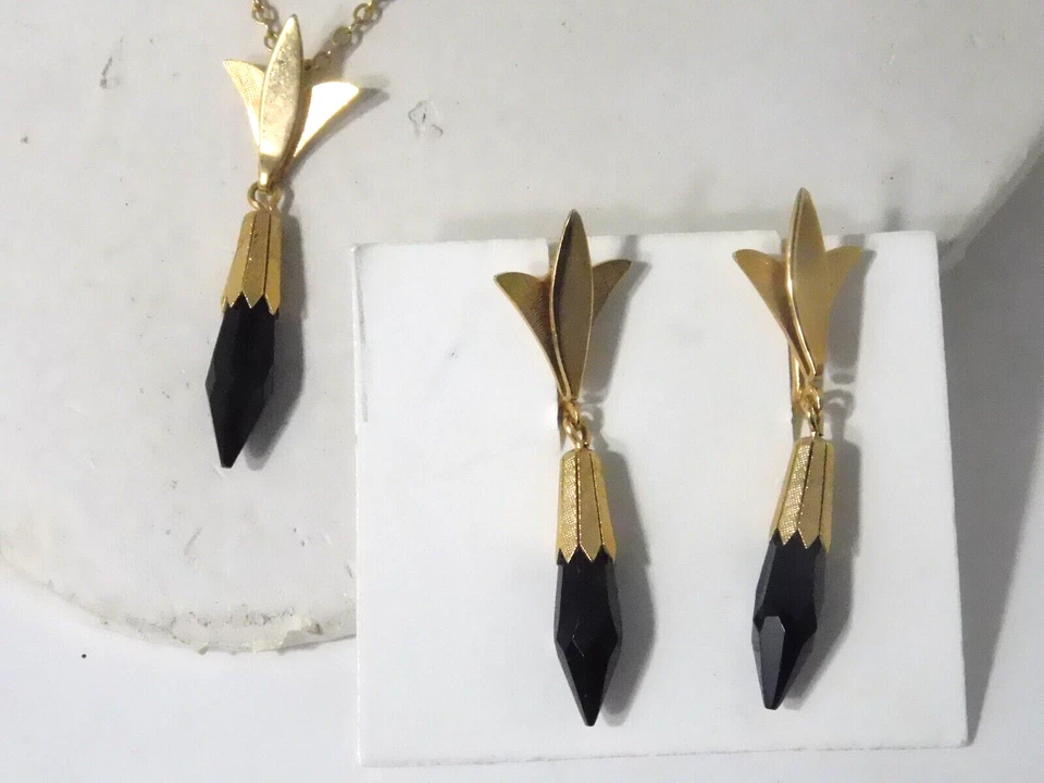 EMMONS Black Glass Stone Jewelry Set Teardrop Pendant & Clip Earrings - Image 4 of 4