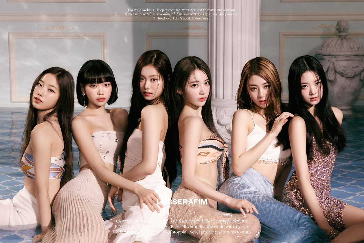 LE SSERAFIM 1st Mini Album FEARLESS BLUE CHYPRE Ver CD+Book+2p