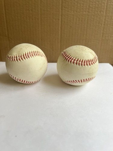 Vintage 1960s Plastic Baseball Salt & Pepper Shakers - Picture 2 of 4