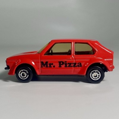 Maisto Volkswagen VW GOLF GTI 1:64 Scale Diecast Diorama Model Car