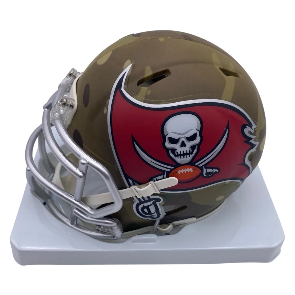 Mini casco firmado por Ndamukong Suh Tampa Bay Buccaneers Bucs camuflaje alternativo BAS Foto 3 de 4