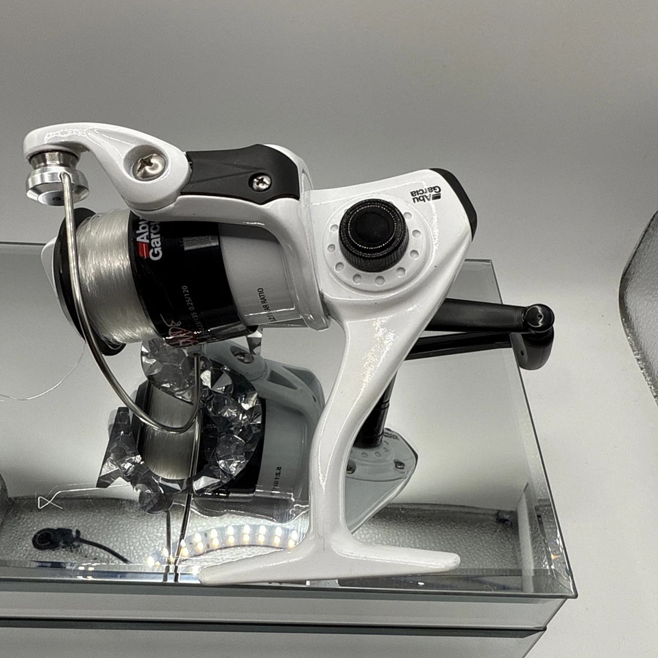 Abu Garcia Rolle IKE3-30 Übersetzung 5,2:1 weiß