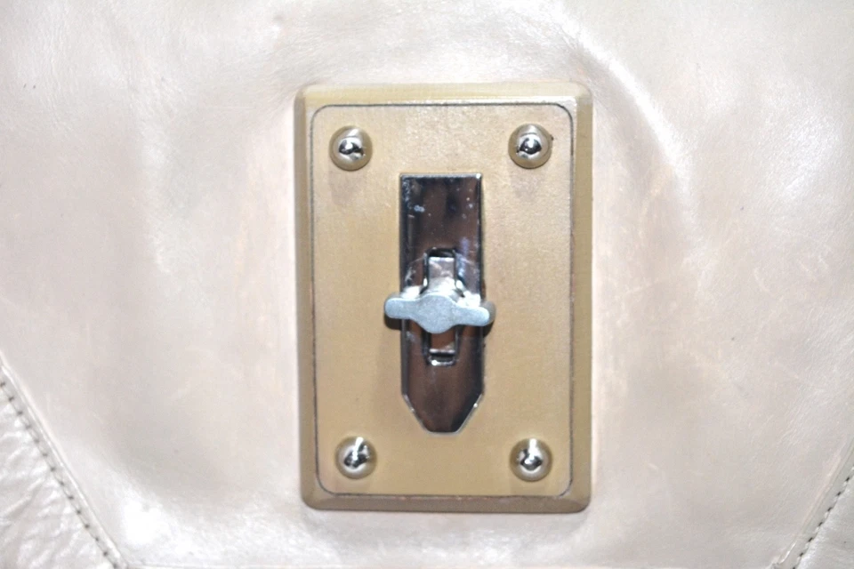 Raro Joy Gryson Cuero Cartera Bolso de Hombro Gamuza Forro Cartera Precio de venta sugerido por el fabricante $680 Foto 2 de 4