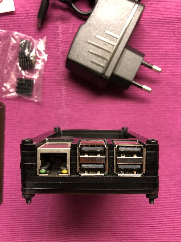 Raspberry Pi 3 Model B+ : de facto neuwertig, mit Gehäuse und Zubehör - Bild 4 von 4