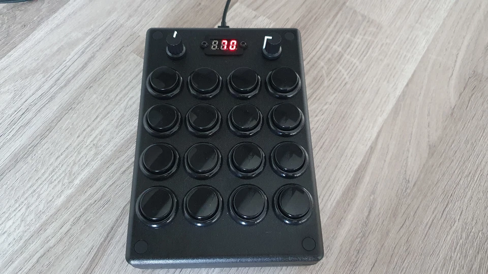 USB und DIN MIDI Controller 16 Arcade Tasten 2 Regler DAW Steuerung