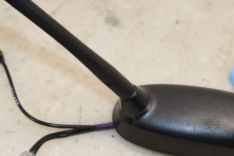 Antena de techo Nissan Juke Shark Fin 2013-2017 OEM LS19 Foto 3 de 4