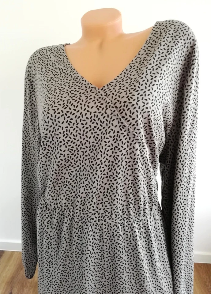 Gr. 48-50 Sheego Jerseykleid midi Wickeloptik Minimalprint grau - 40% Rabatt - Bild 4 von 4