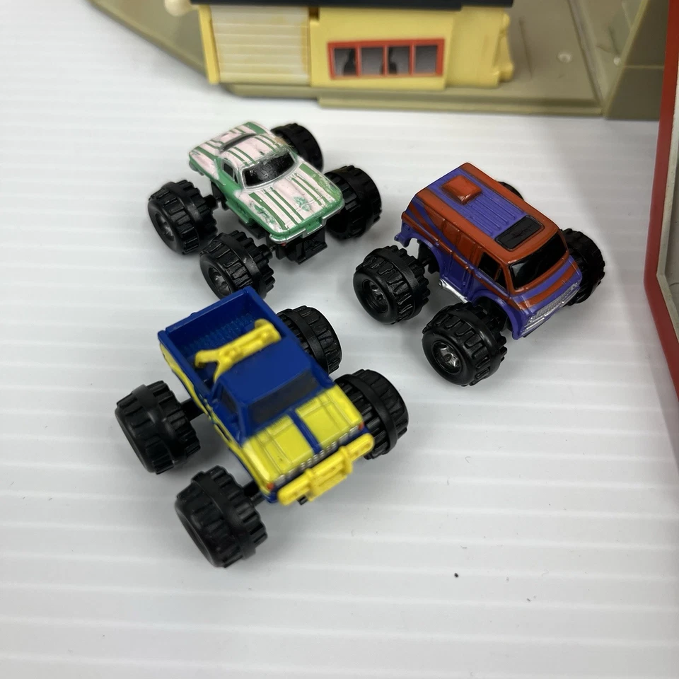 Galoob Micro Machines Cars + Super City Toolbox Playset Lot 1988 Vintage AS-IS - Image 3 of 4