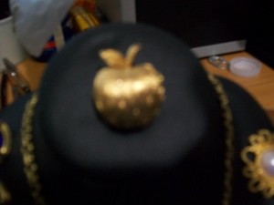Ladies gold tone apple pin, perfect for a teacher's gift