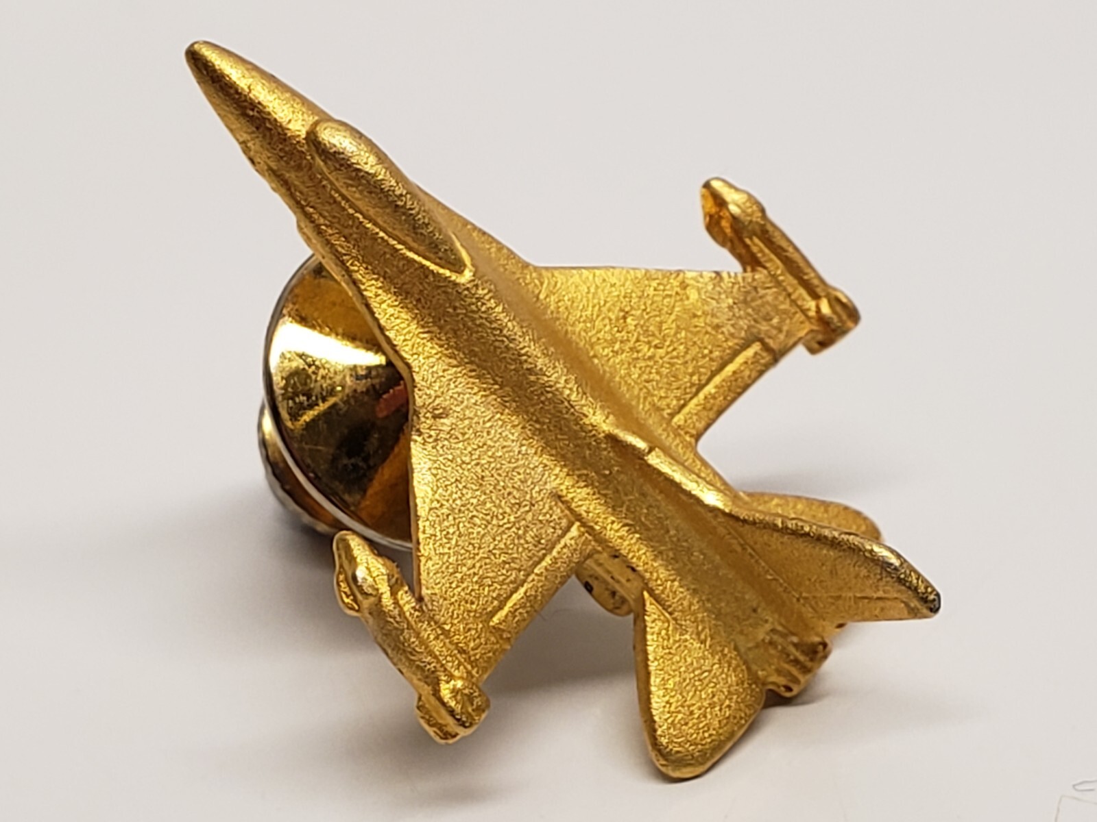 F16 Fighter Jet Lapel Pinback Pin Gold Tone Metal USAF Air Force