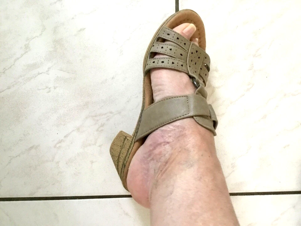 Mules kaki Taille 38 Talons 6,5 cm - Photo 1/4