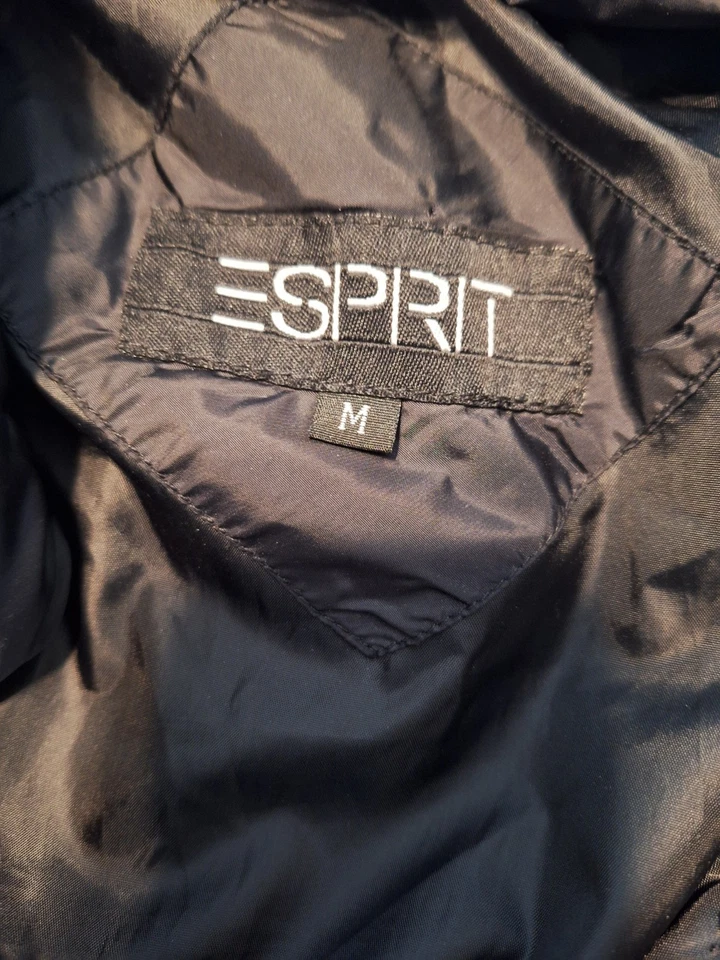 Chaqueta Parka acolchada negra de plumón Esprit de colección para mujer capucha cierre de botón/cierre de cremallera Foto 3 de 4