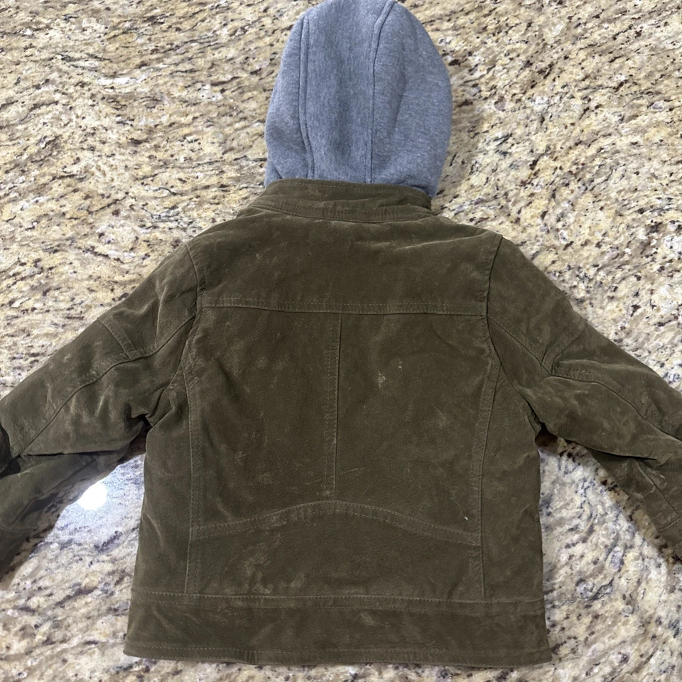 Chaqueta de gamuza sintética verde oliva Urban Republic talla 3T para niños Foto 4 de 4