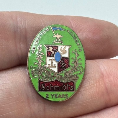 Vintage Schmidts Beer No Lost Time Accidents 2 Years Screw Back Lapel Pin Green
