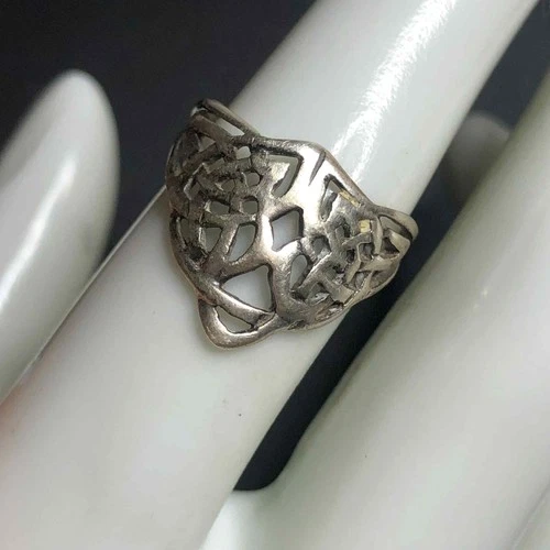 6780 Vintage Sterling silver 925 Celtic style woven band Size 6  2 grams