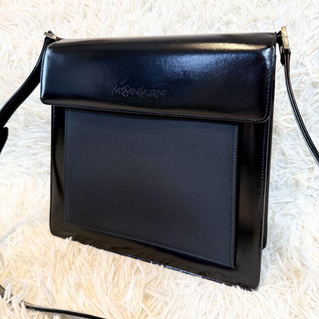 Borsa a tracolla vintage Yves Saint Laurent in pelle nera H26 L26 D8 cm con scatola