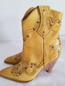bcbg western boots