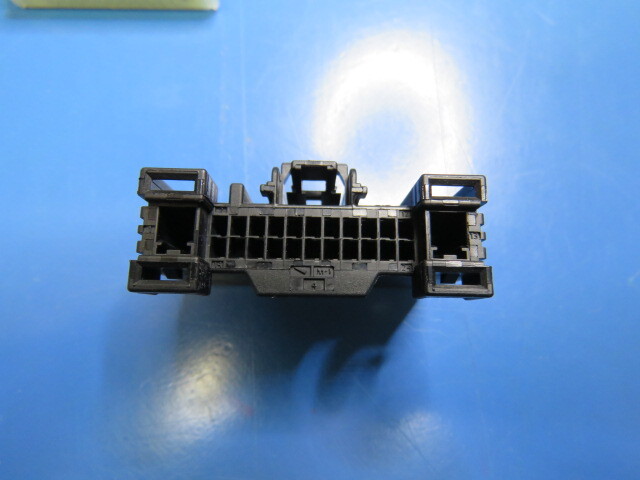 Yazaki 7287-2047-30 Qty of 30 per Lot Connector | eBay