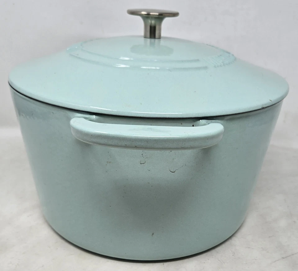 Forno holandês Martha Stewart Gatwick 7 qt esmalte ferro fundido quarto azul com tampa - Imagem 4 de 4