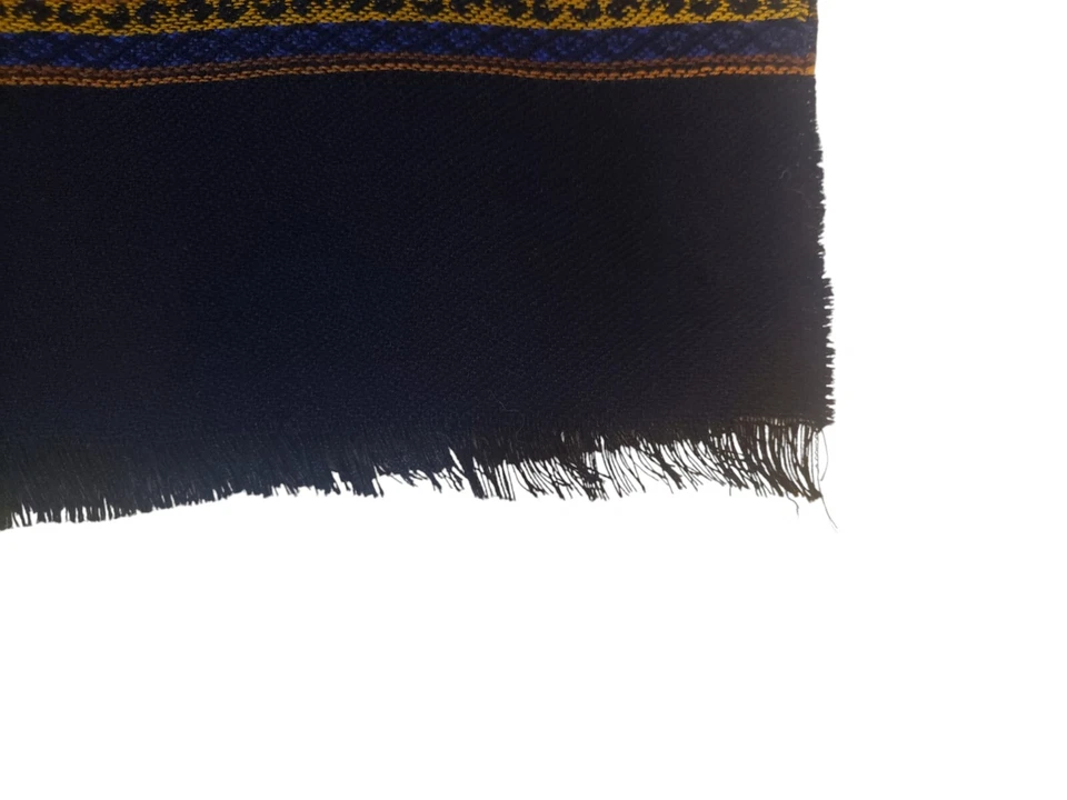 Cachecol feminino de lã 64" x 27" amarelo roxo animal marinho 1/2" franja feito em CEE - Imagem 4 de 4