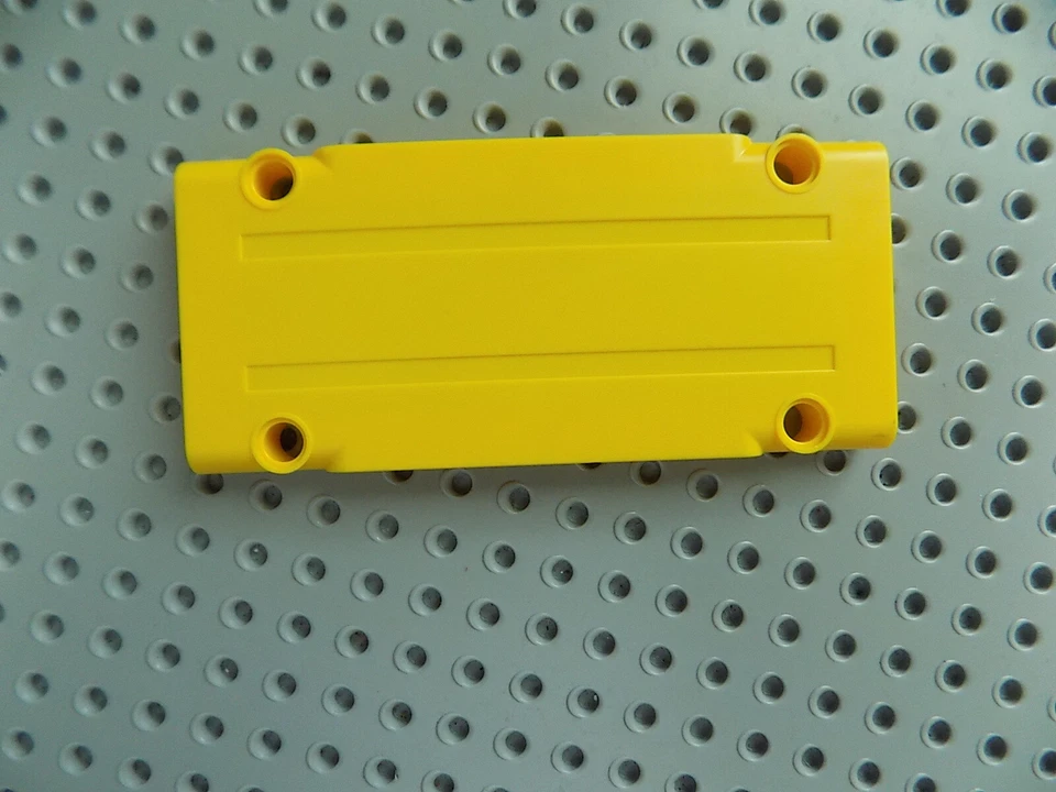 Lego Technic, Panel Plate 5 x 11 x 1 part 64782 1 yellow - Image 2 of 2