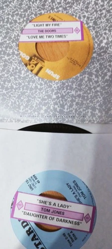 25JUKE BOX 45 RPM RECORDS VGC SEE PICS FOR TITLES BEATLES TEMPTATION HOLLIES ETC