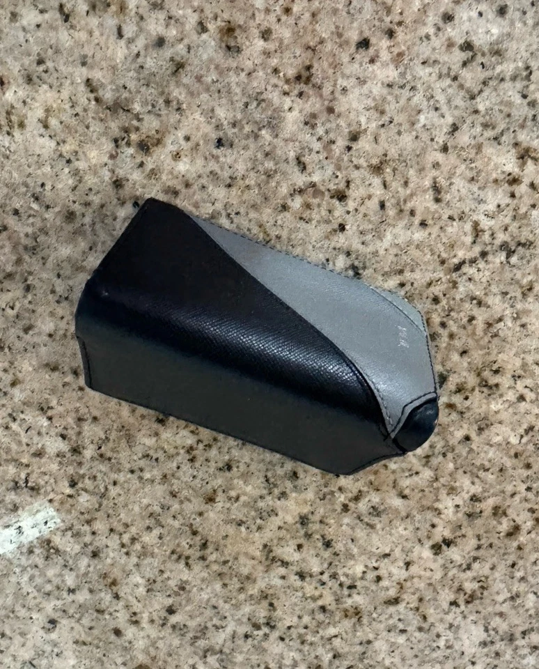 Tumi Gris Negro Granulado Cuero Doble Plegable Multi Tarjetero Portatarjetas Compacto Billetera ID Foto 3 de 4