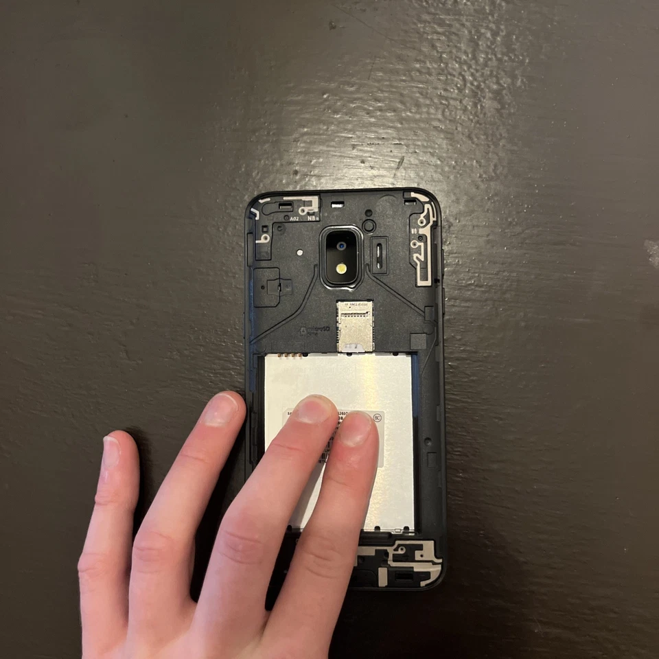 Tracfone Samsung Galaxy J2 Smartphone With Box **read Desc** - Image 3 of 4