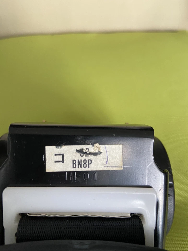 2004 MAZDA 3 ЦЕНТР СРЕДНИЙ ЗАДНИЙ РЕМЕНЬ БЕЗОПАСНОСТИ НАТЯЖИТЕЛЬ - Изображение 4 из 4