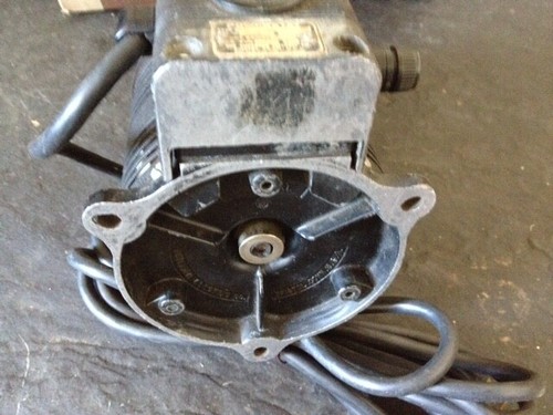 Variable Autotransformer, 1- phase, 120 V, 7.5 A, 1 kVA, 50/60 Hz - Picture 7 of 8