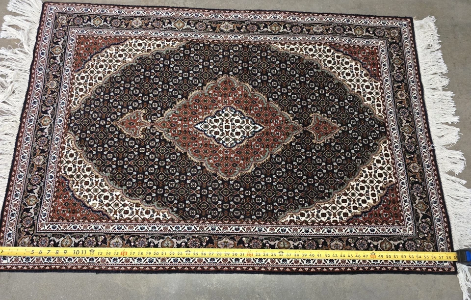 3'x5' High Quaility Hand-Knotted Wool And Silk Area Rug - Image 4 of 4