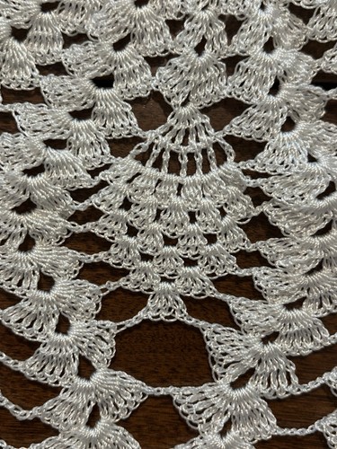 Vintage Handmade Large Crochet Doily Table Topper WHITE 36" ROUND Pineapple - Picture 5 of 14