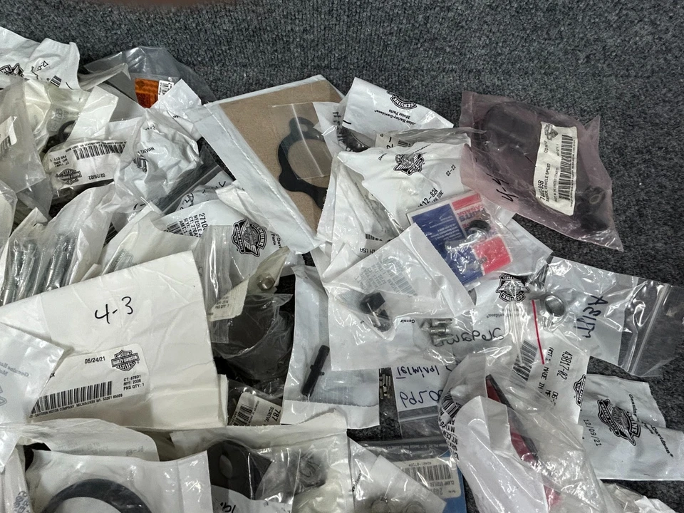 OEM HARLEY-DAVIDSON PIEZAS ALEATORIAS **VENDIENDO TODO EL LOTE** Foto 4 de 4