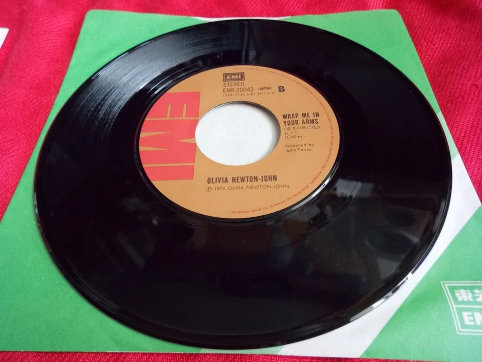 VINTAGE 1976 OLIVIA NEWTON-JOHN JOLENE / 7" VINYL SINGLE JAPAN RECORD EMR-20043 - Image 4 of 4
