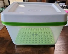 Rubbermaid FreshWorks Produce Saver Fresh Vent Large 17.3 Cups 4.1 L Rubbermaid 