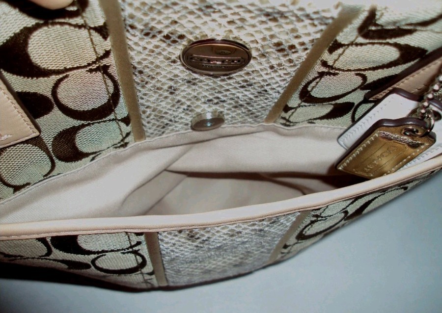 Authentic COACH SIGNATURE STRIPE PYTHON STRIPE TO… - image 9